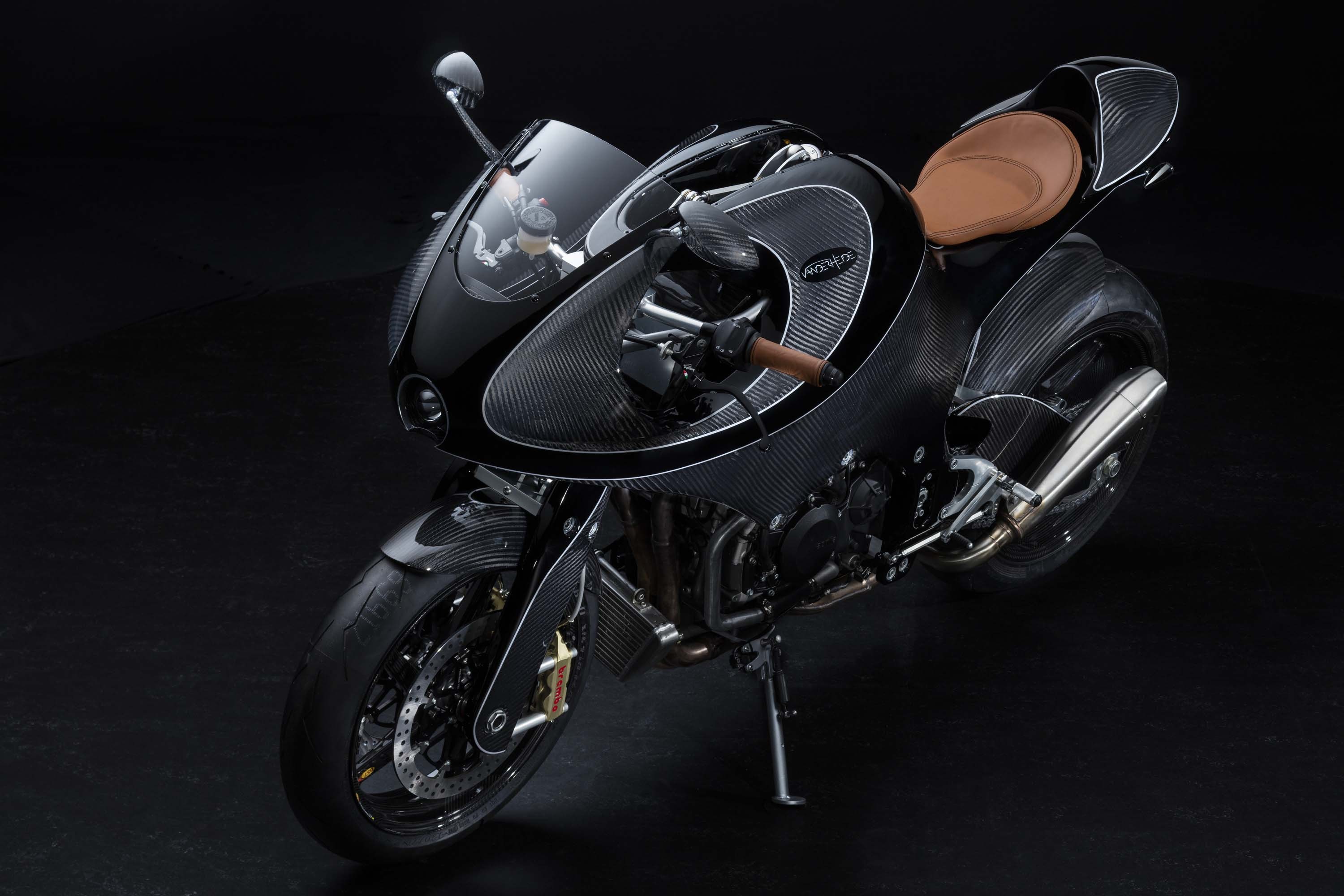 擁有驚人的馬力重量比,將車體輕量化工程推向另一個里程碑