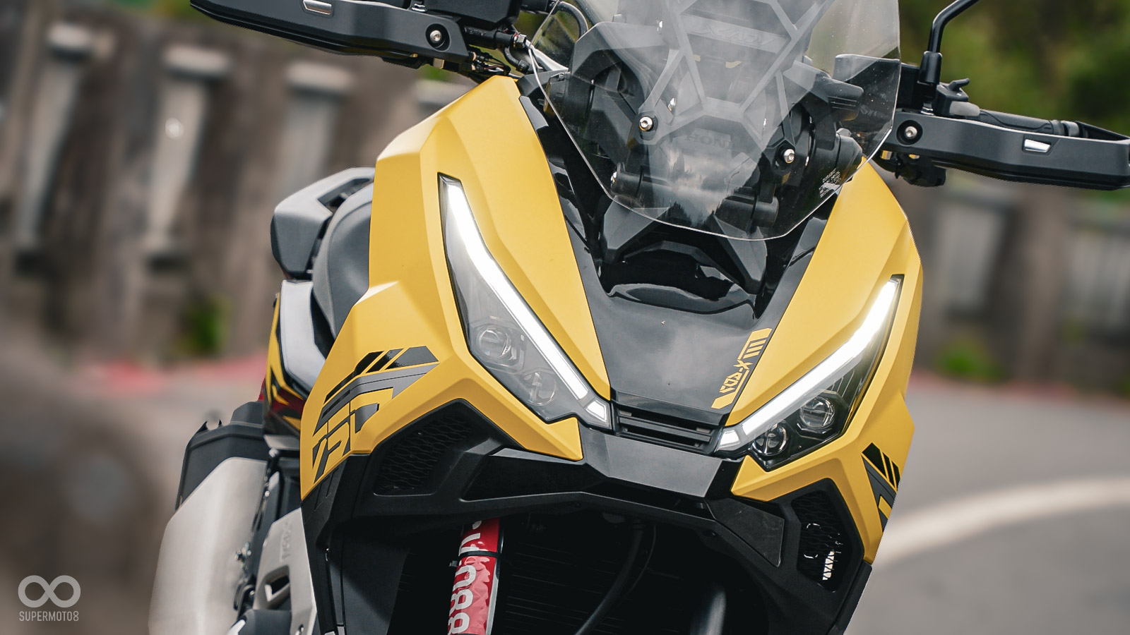 少了突出的方向燈,X-ADV變得更俐落