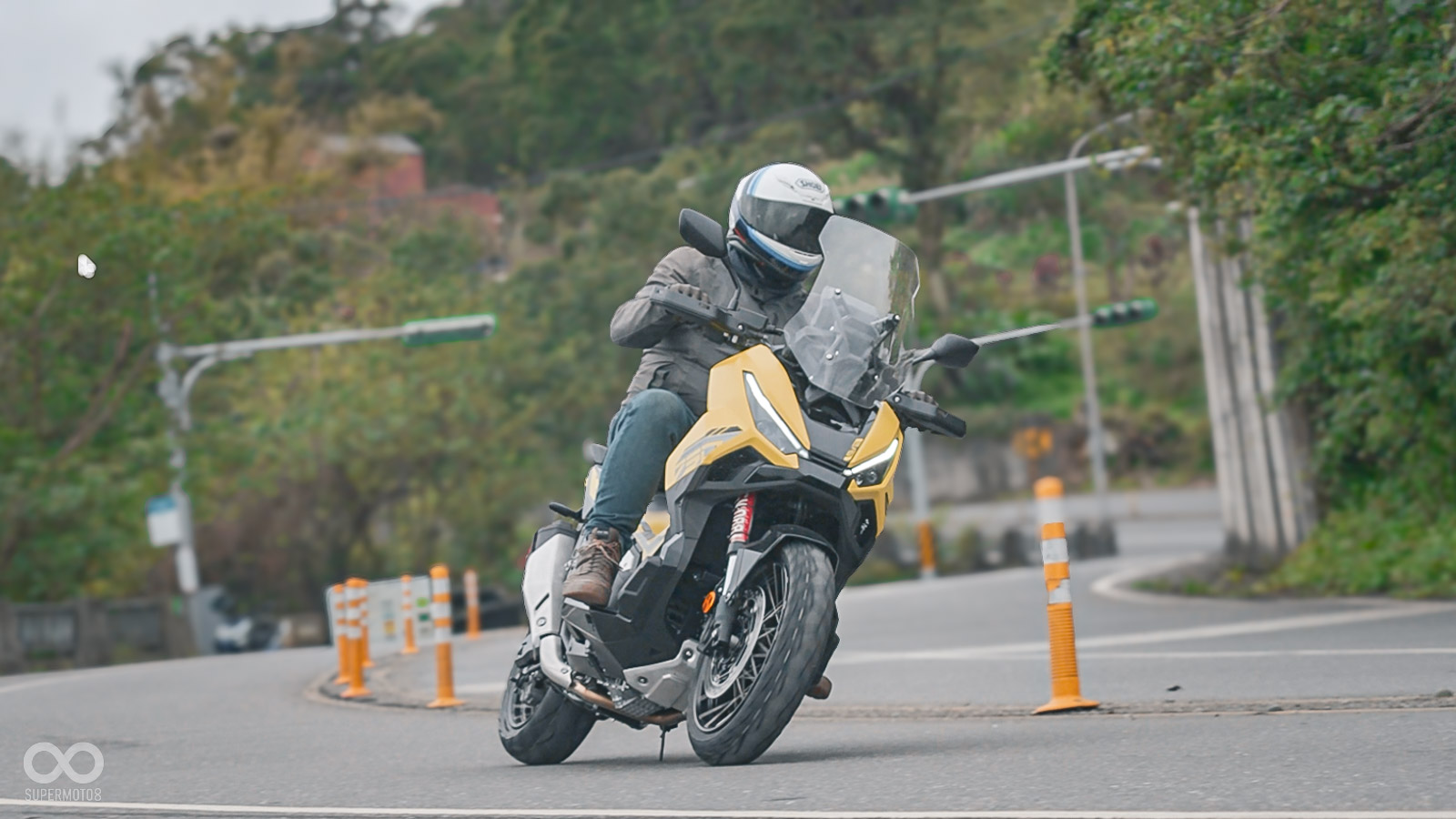 兩台車在山路上的騎乘感受都與先前差異不大