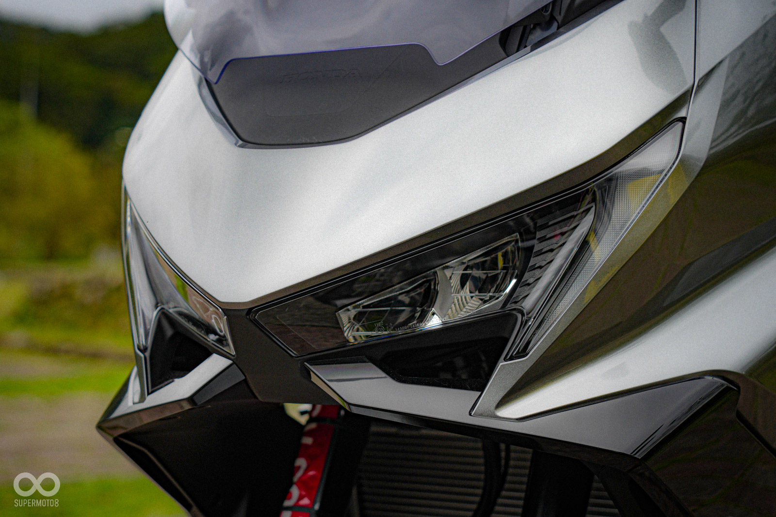 神似CBR車系的車頭大燈設計,讓FORZA750更有殺氣!