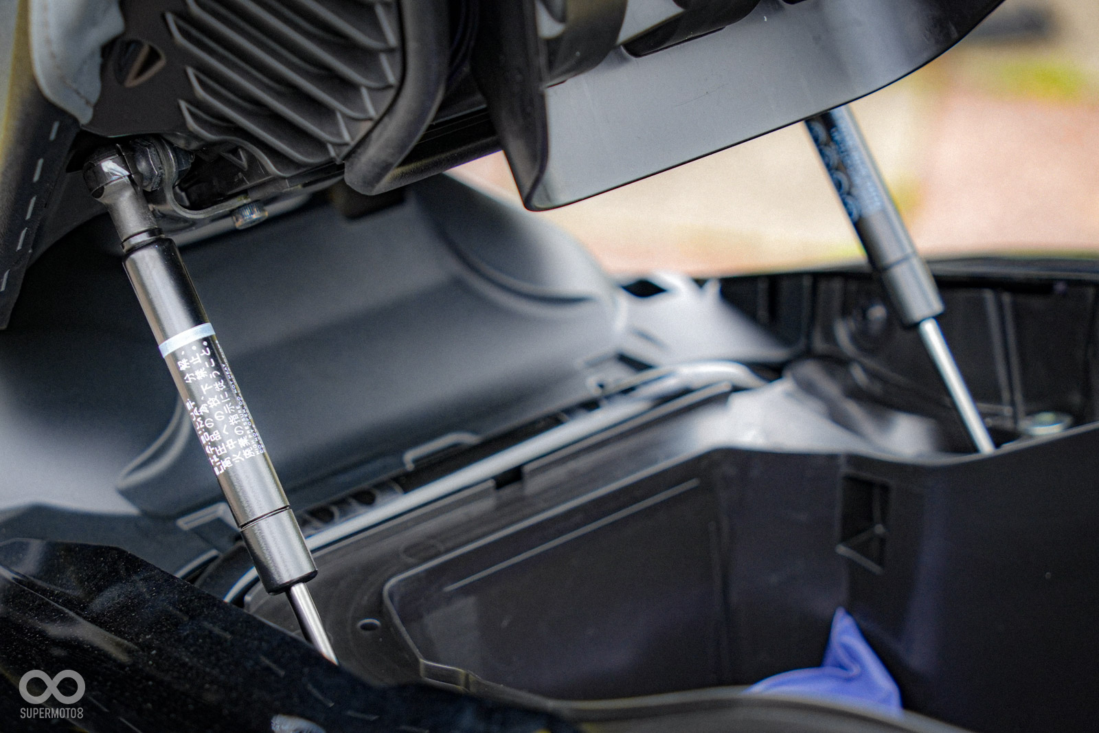 坐墊頂桿從一支增加為兩支