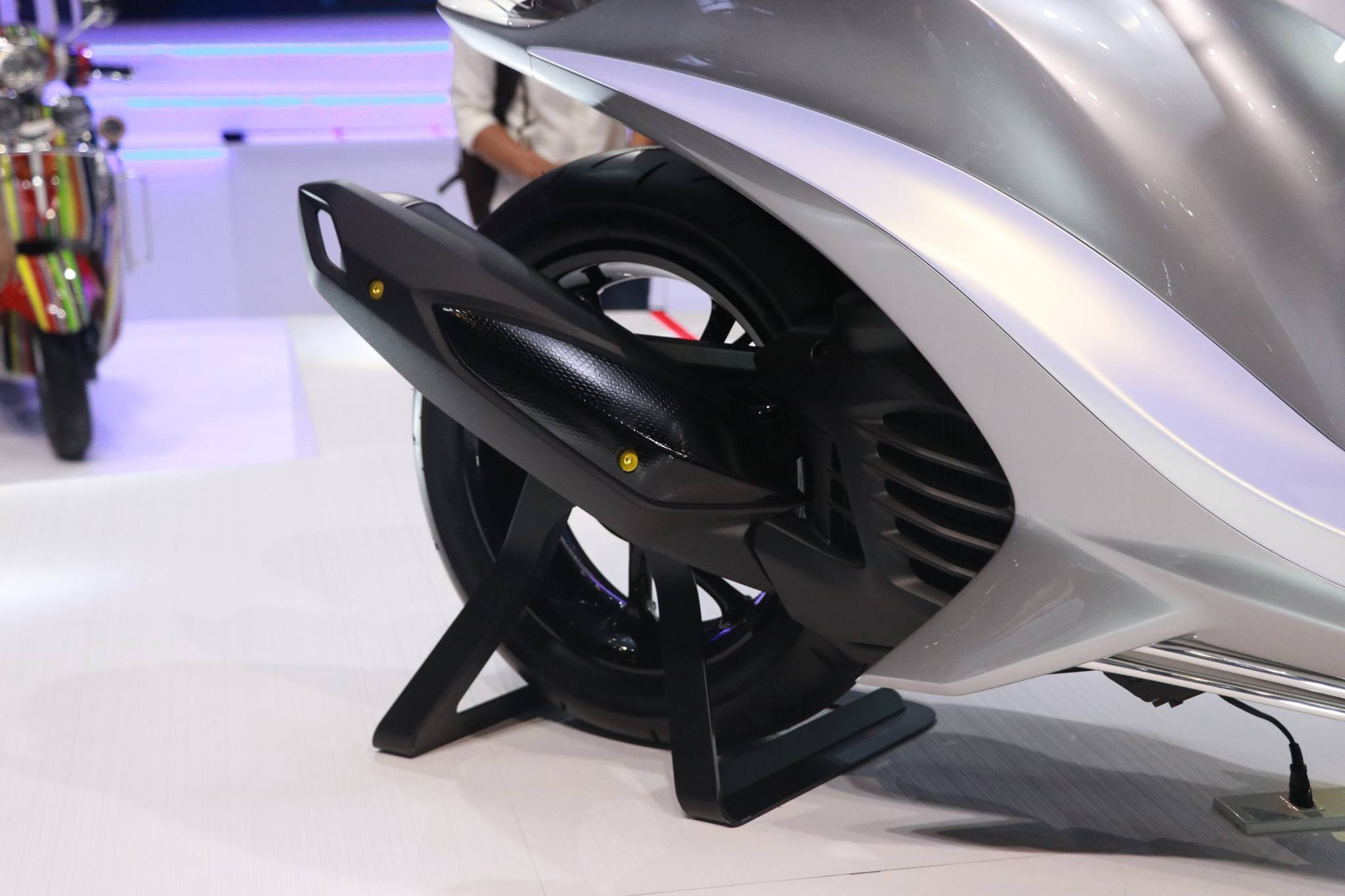 全車不時以仿黃銅色的細部零件點綴