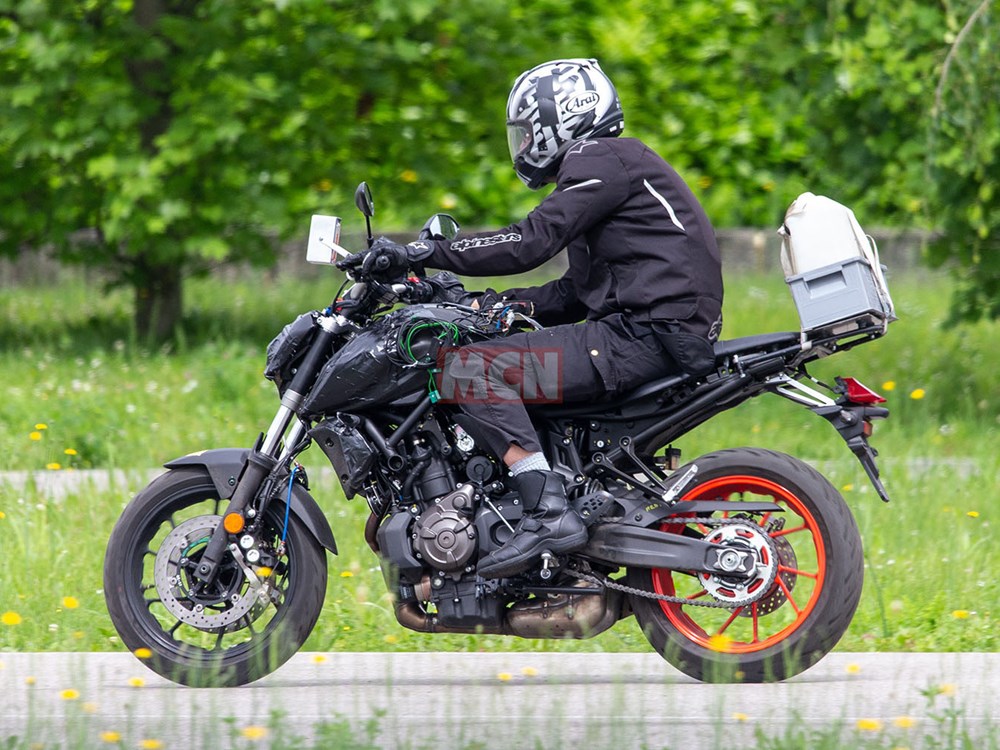 這台MT-07較為明顯的改變在於大燈設計、儀表部分,而先前MT-07缺少的電控系統,也被預測會在這次小改款中加入