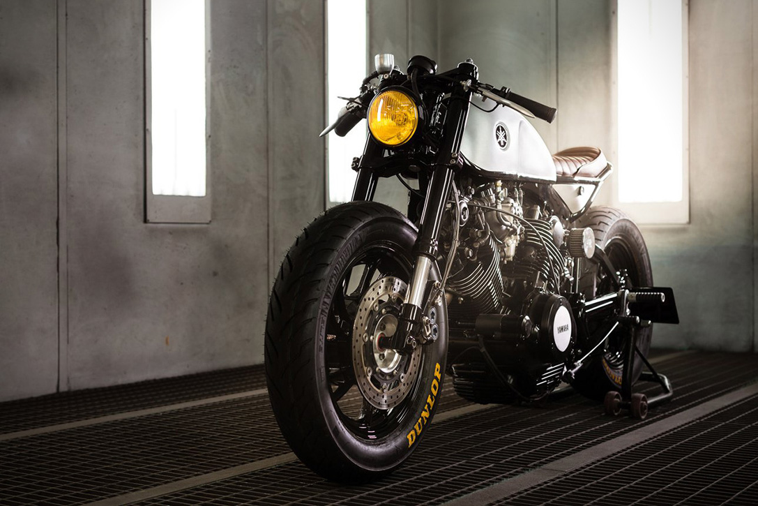 原本只是為了幫一個客戶為一輛老車重新彩繪,後來客戶乾脆要求將這輛車重新改裝,成為一輛帶有Café Racer的肌肉街車