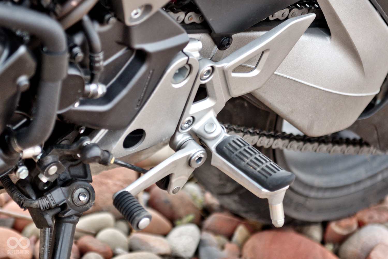 HONDA本次也提供了VFR800系列快排供消費者選購