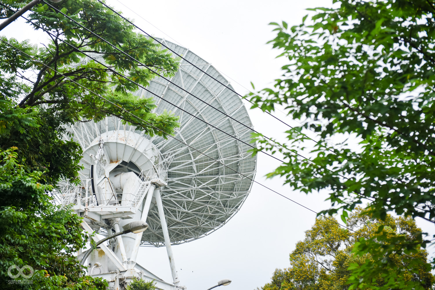 衛星站也是陽明山上相當著名的景點，近百隻大大小小的通訊衛星屹立於山谷中，景象相當壯觀。