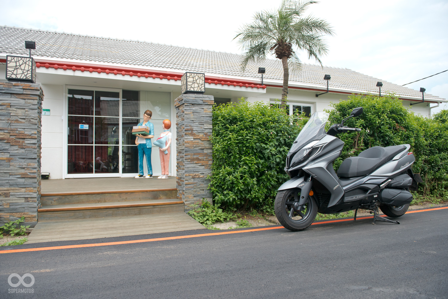 伴隨著近期興起的文創潮流，原本凋敝的美軍宿舍又再度蓬勃了起來，文創商店的進駐也為這片老房子注入了年輕的生命力。