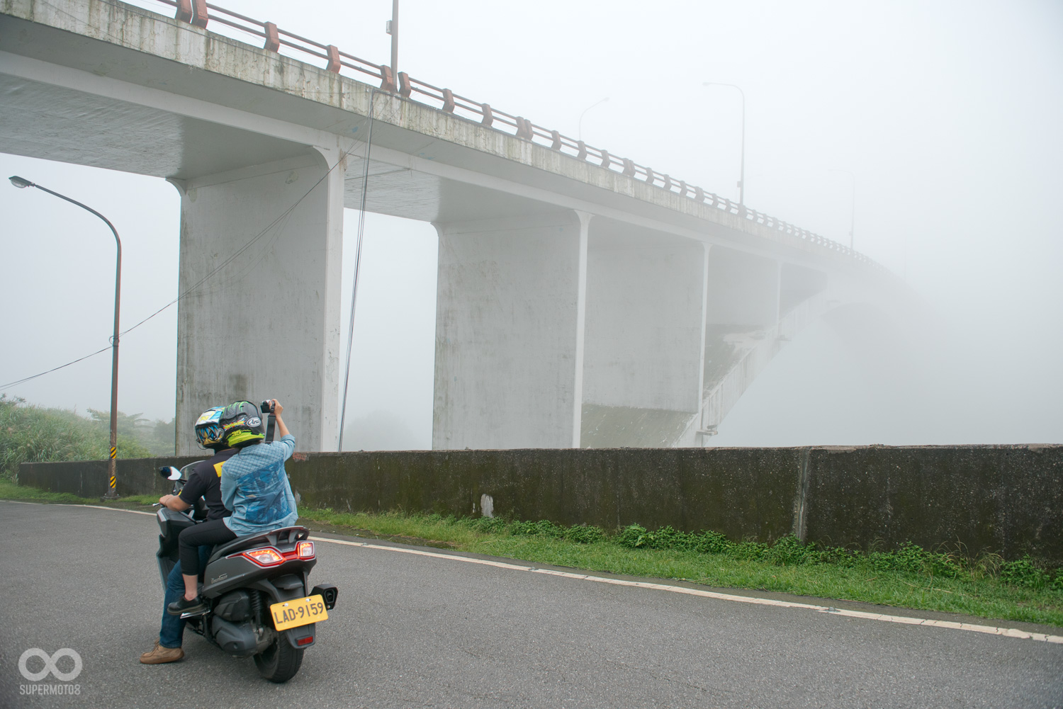 馬槽橋的霧同樣有名，濃霧隱沒橋樑的彼端，如同童話故事一般。