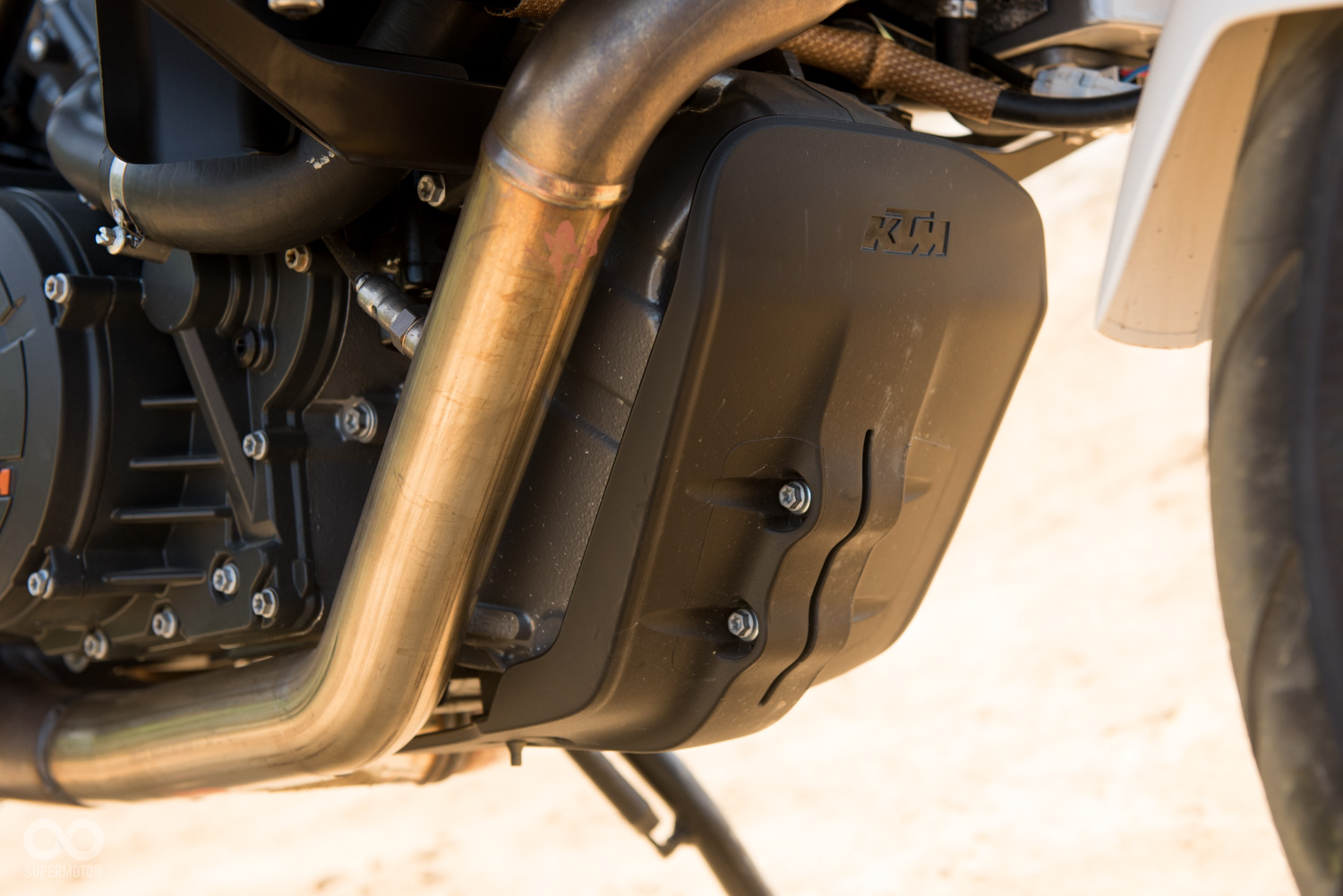 下護板並不是標配,這點相當可惜