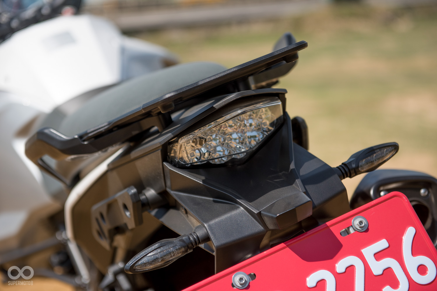 尾燈組與方向燈全為LED燈具,除了節能在夜間的辨識度也相當高