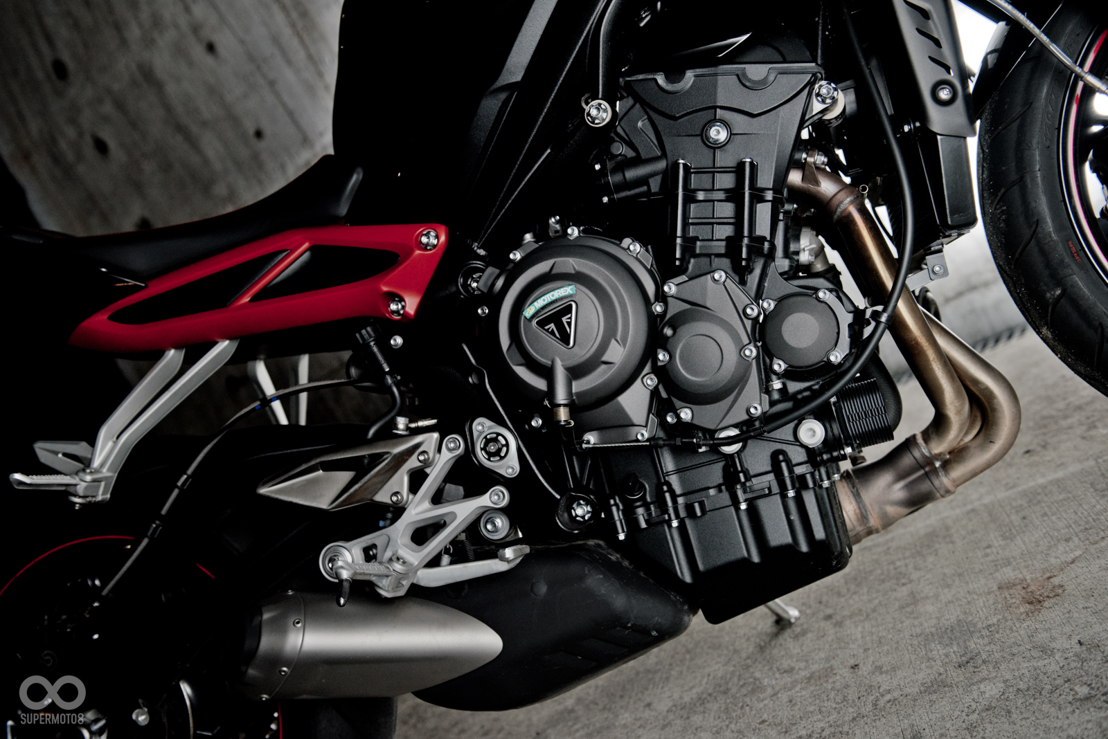 新一代的765cc直列三缸水冷引擎不但動力更大,重量也更輕,強大的性能讓他成了2019年moto2的指定引擎