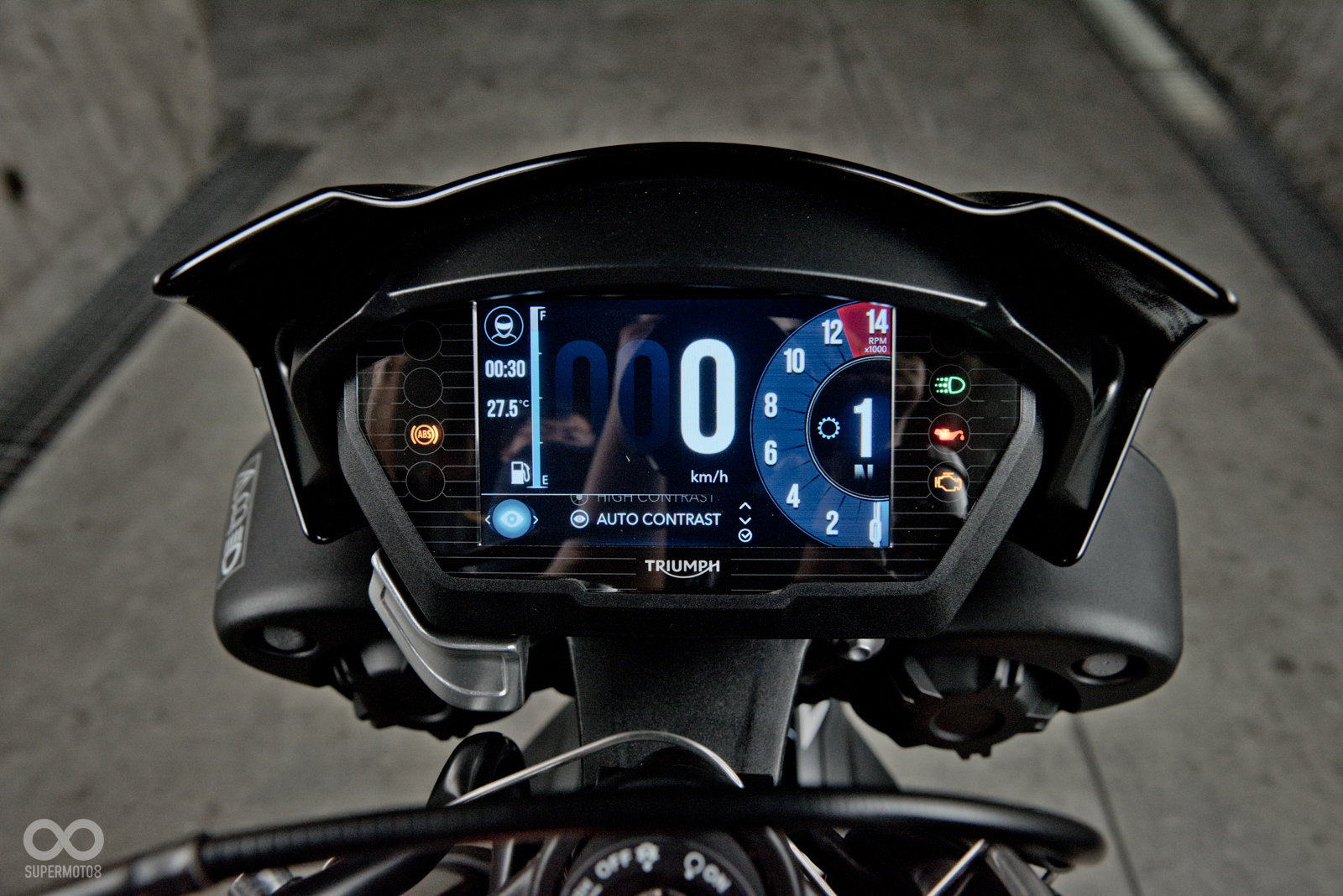 全新的5吋TFT高反差儀表板,細緻的螢幕幾乎和手機差不多,功能也相當強大