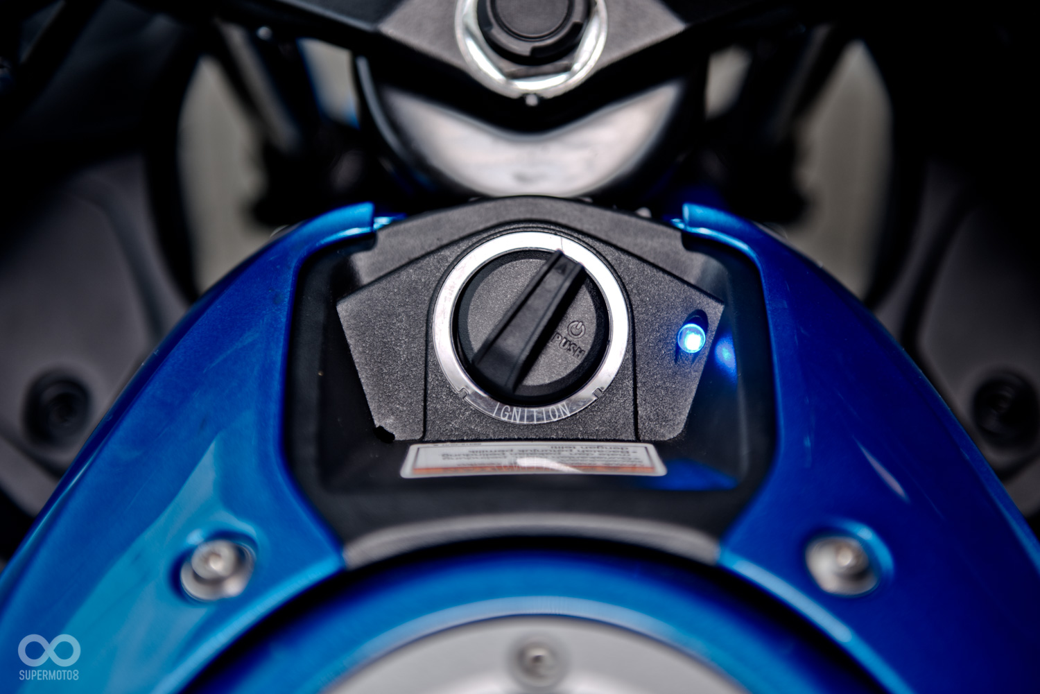 在GSX-R150上搭載的並不是磁石防盜鎖,而是Keyless晶片鑰匙