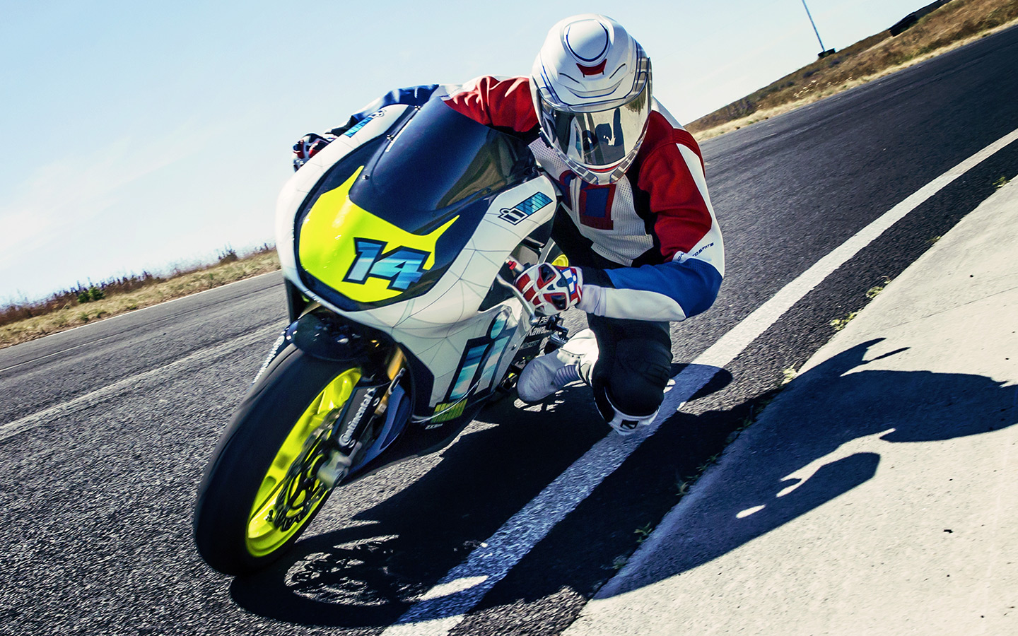 雖然原廠將Ninja300設定為街跑車,但是只要稍加修改,就能成為戰鬥力十足的賽車