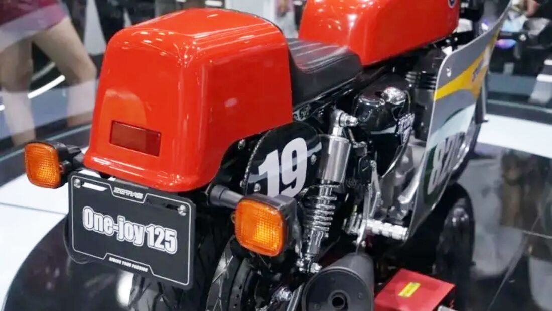 方正的單座蓋車尾設計,有幾分XSR900的味道