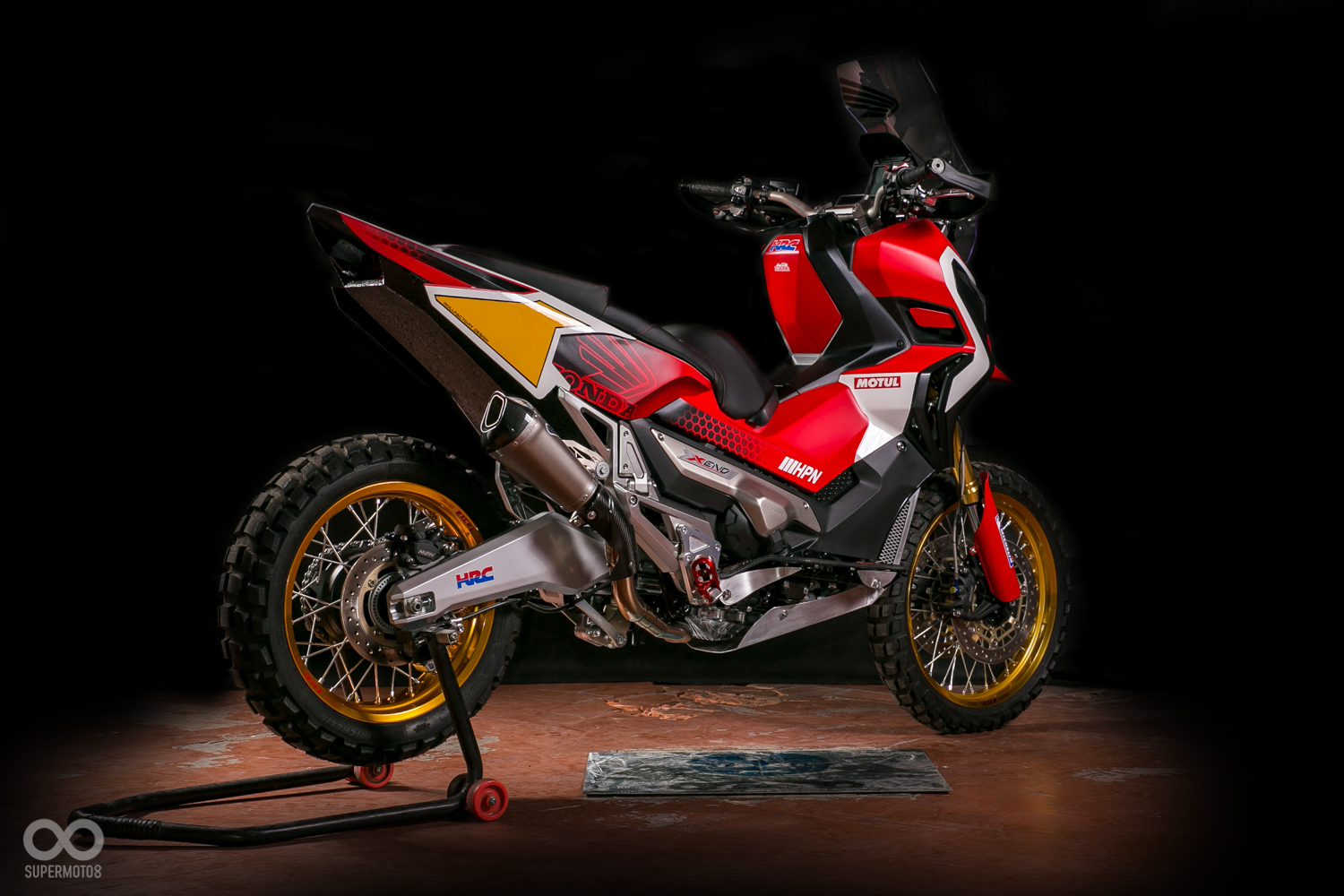 車尾鈑件重新打造後線條更顯銳利。