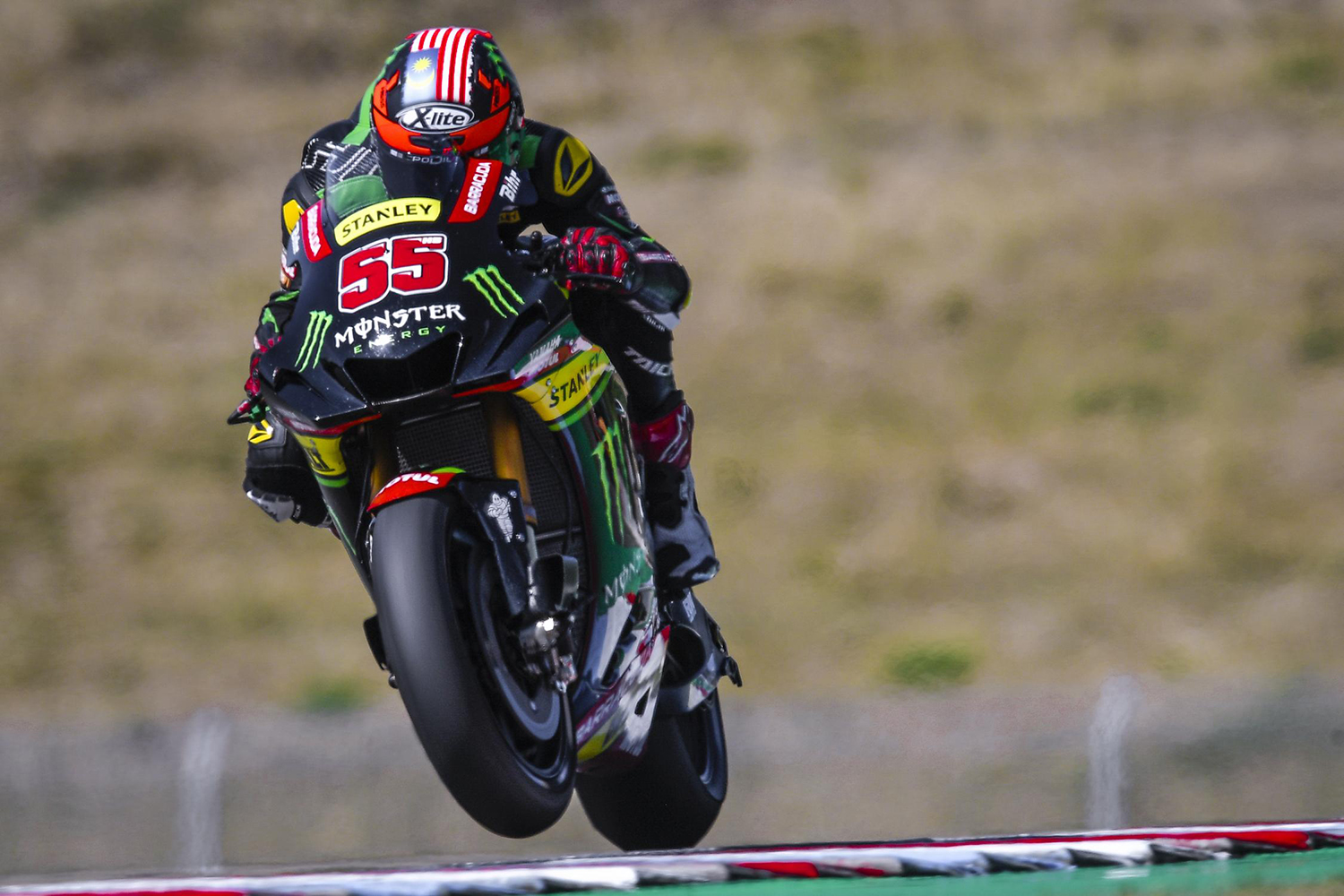 明年開始將由Monster Energy成為Yamaha的主要贊助商,Yamaha近年超經典的藍色塗裝配色,也很有可能走入歷史,轉變成為賽場上的黑衫軍