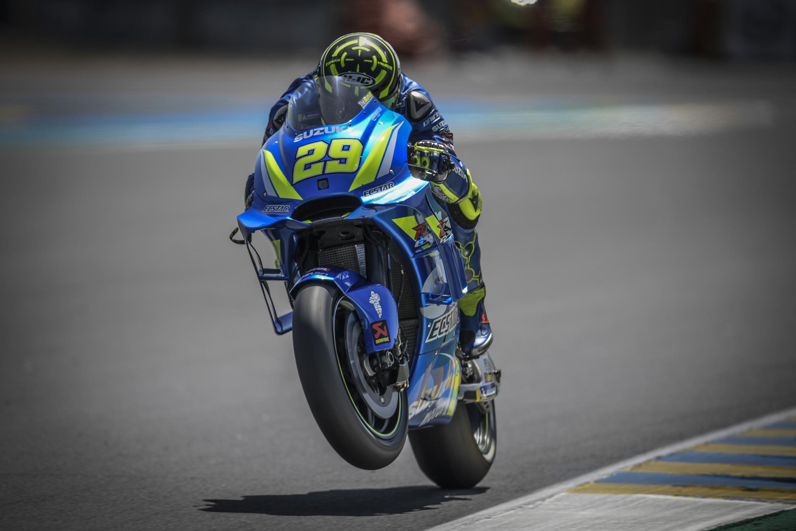 Iannone雖然在今年接連的站上頒獎台,不過目前的消息看來,Suzuki最終還是決定要放掉Iannone,這樣一來也讓人替他的未來感到擔憂!