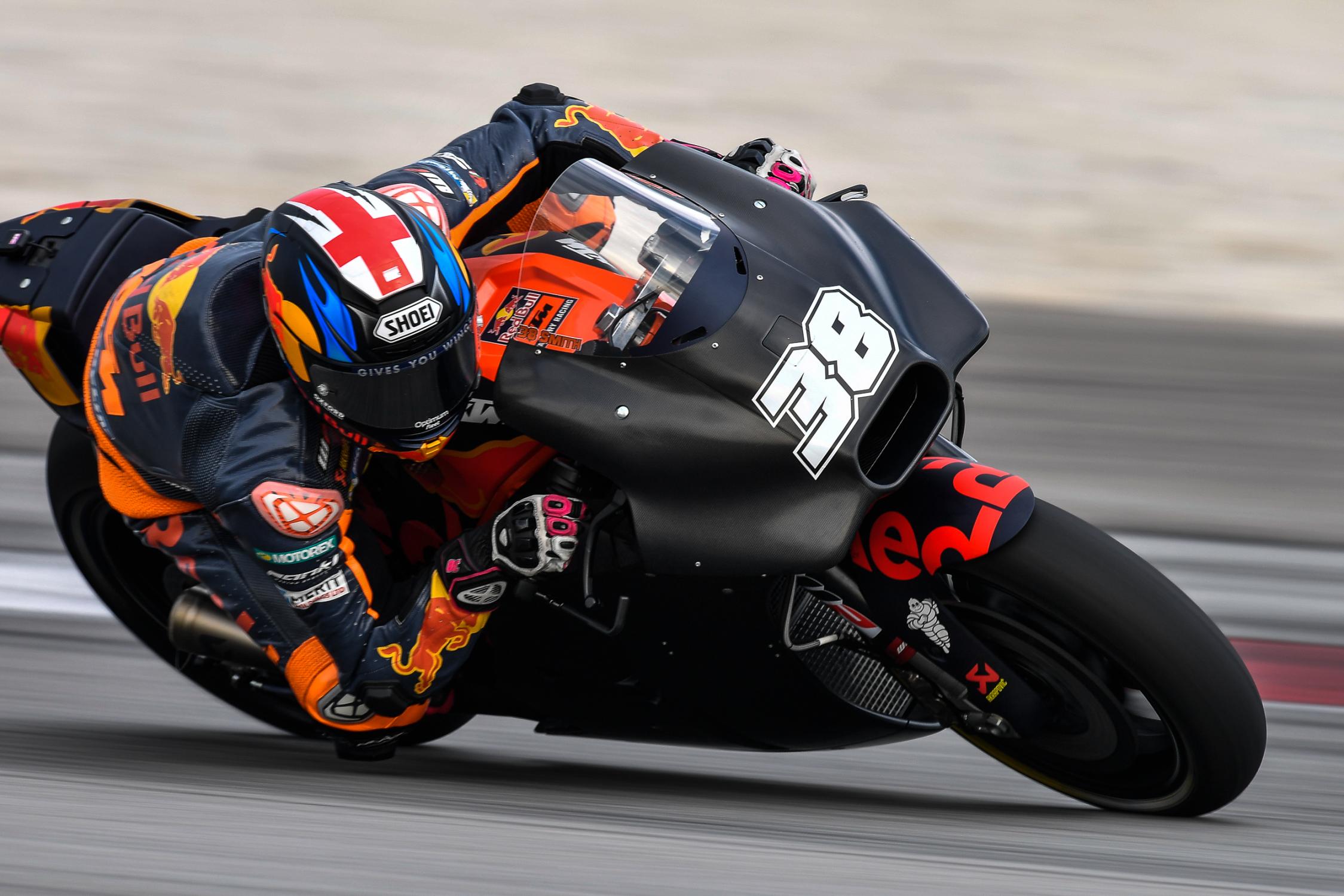 KTM竟也換上了彷彿DUCATI的整流罩造型