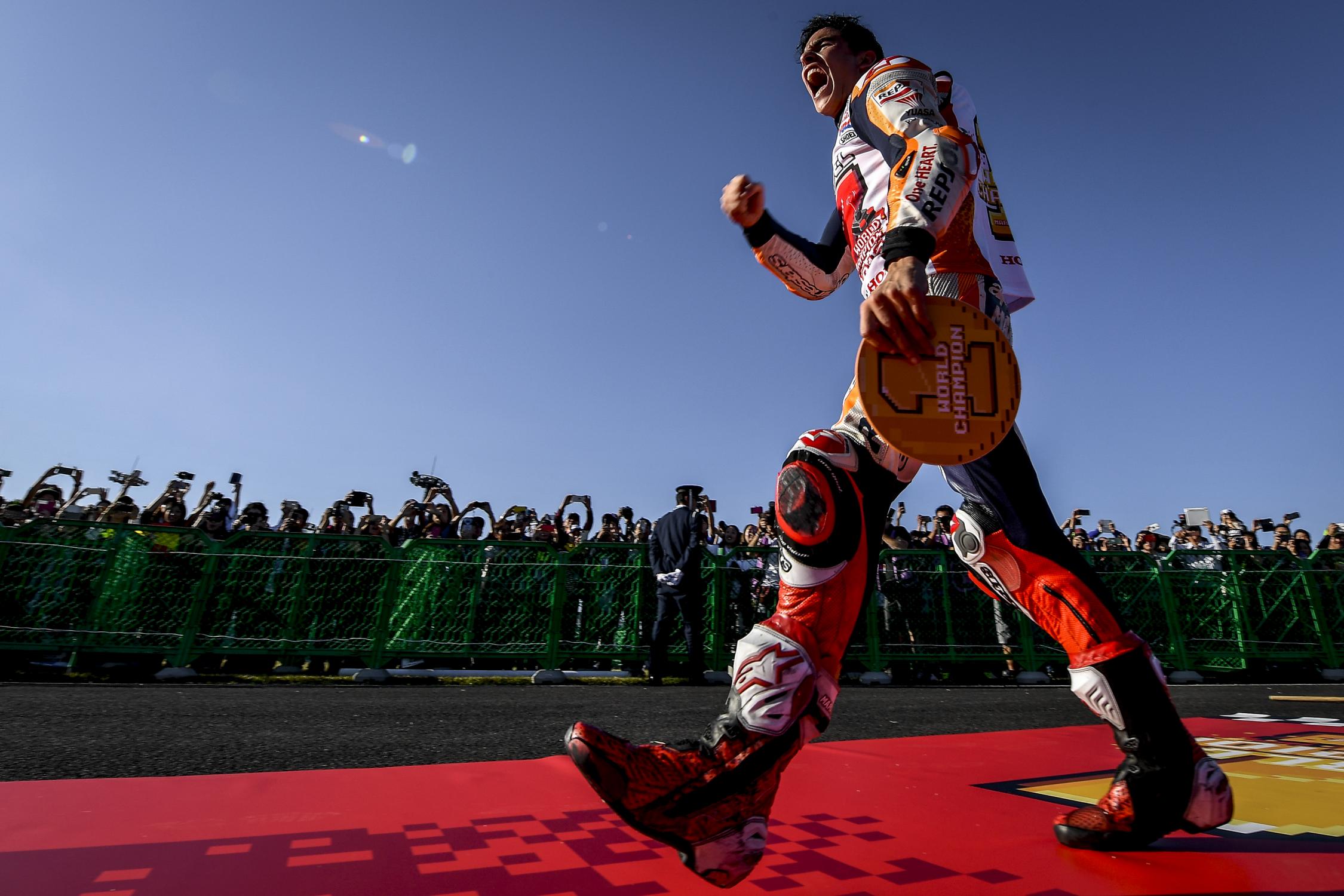 封王後，Marquez還發生了脫臼的小插曲。