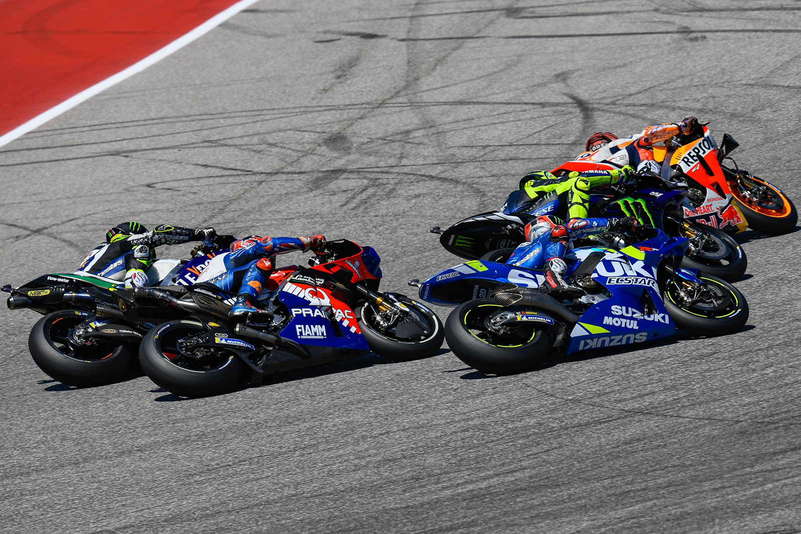 起跑後從外側進攻的Marquez,順利的搶下第一彎的主動權,隨後更是拉開距離進入巡航模式,可惜在第九圈發生失誤,造成摔車退賽