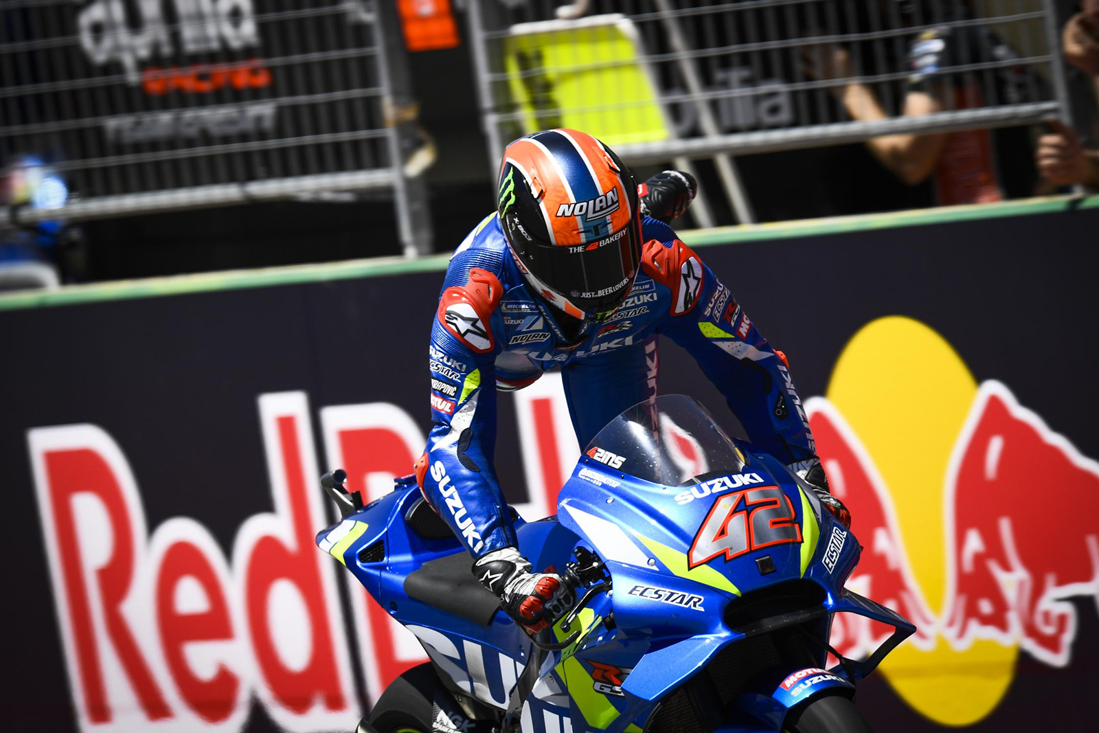 Rins在美國站上以0.462秒的差距擊敗Rossi，成功拿下自己的生涯第一冠