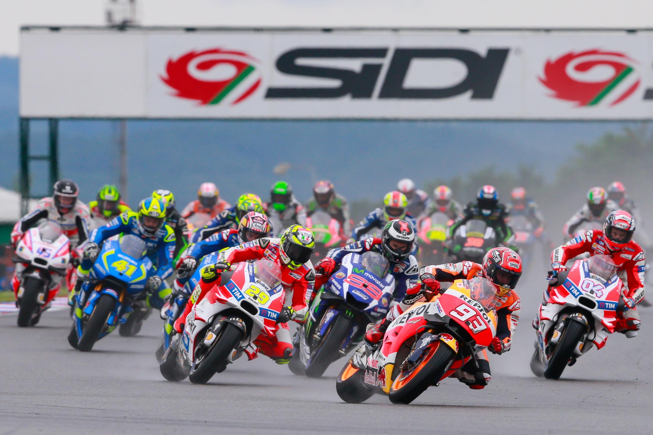 Lorenzo漂亮的起跑過後幾乎神隱在比賽中完全消失