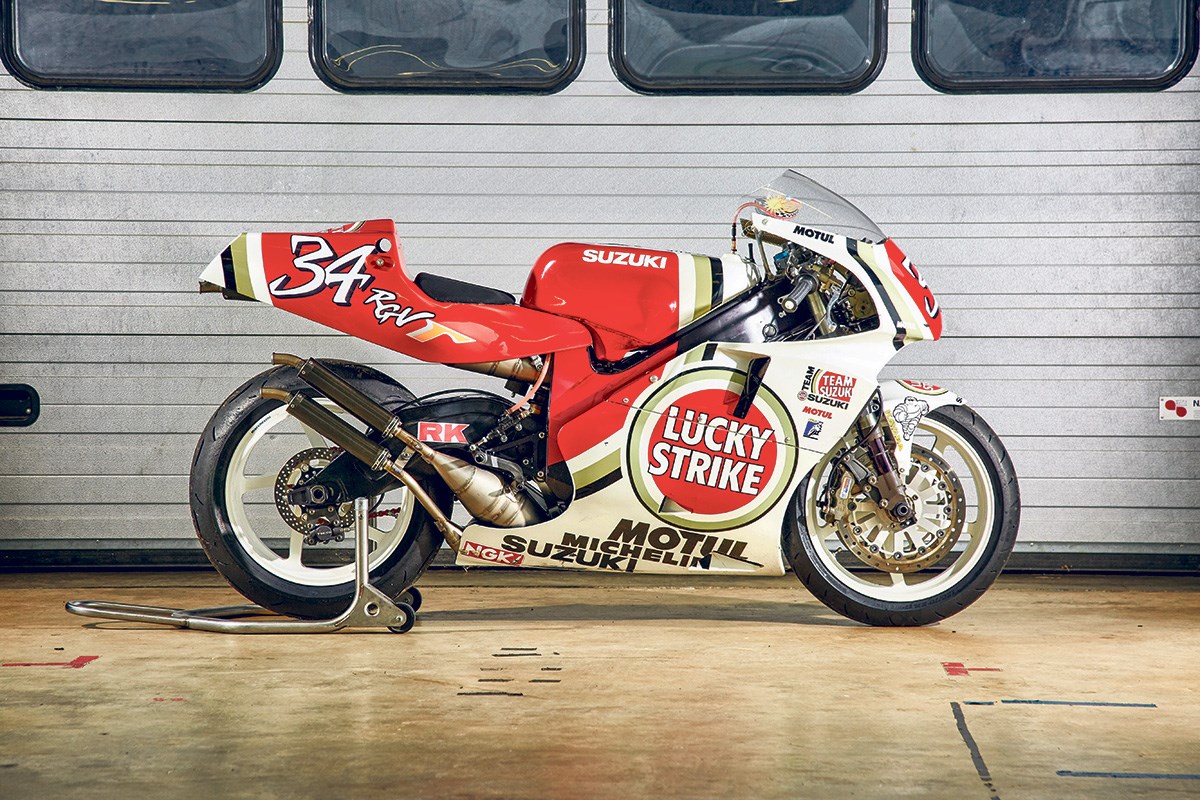SUZUKI最經典的RGV500 Lucky Strike塗裝