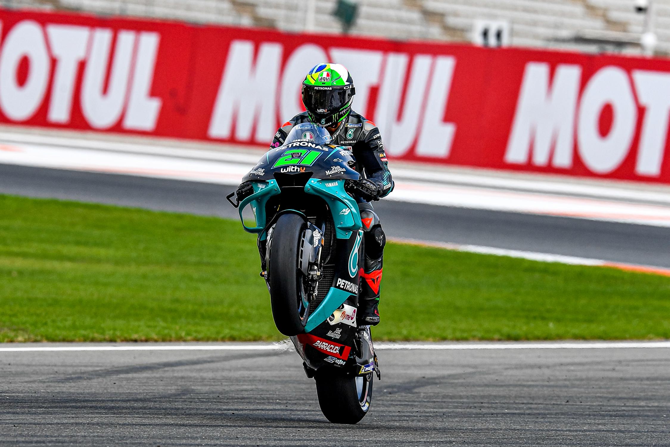 近期受到膝蓋十字韌帶傷勢影響，Morbidelli已經缺賽多場，明年大師兄更有希望加入YAMAHA廠隊