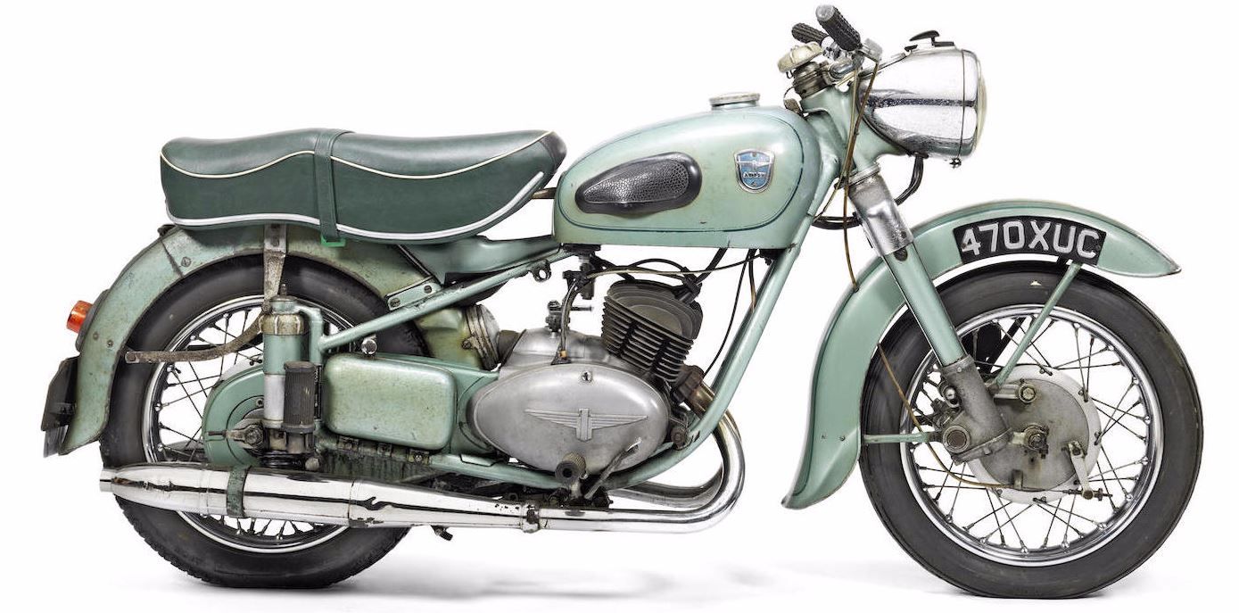 Adler MB250對於二行程車款的發展史上,有著不小的貢獻,MB250不只影響了後來的YAMAHA,在當時也在英國國內吹起了一陣二行程炫風