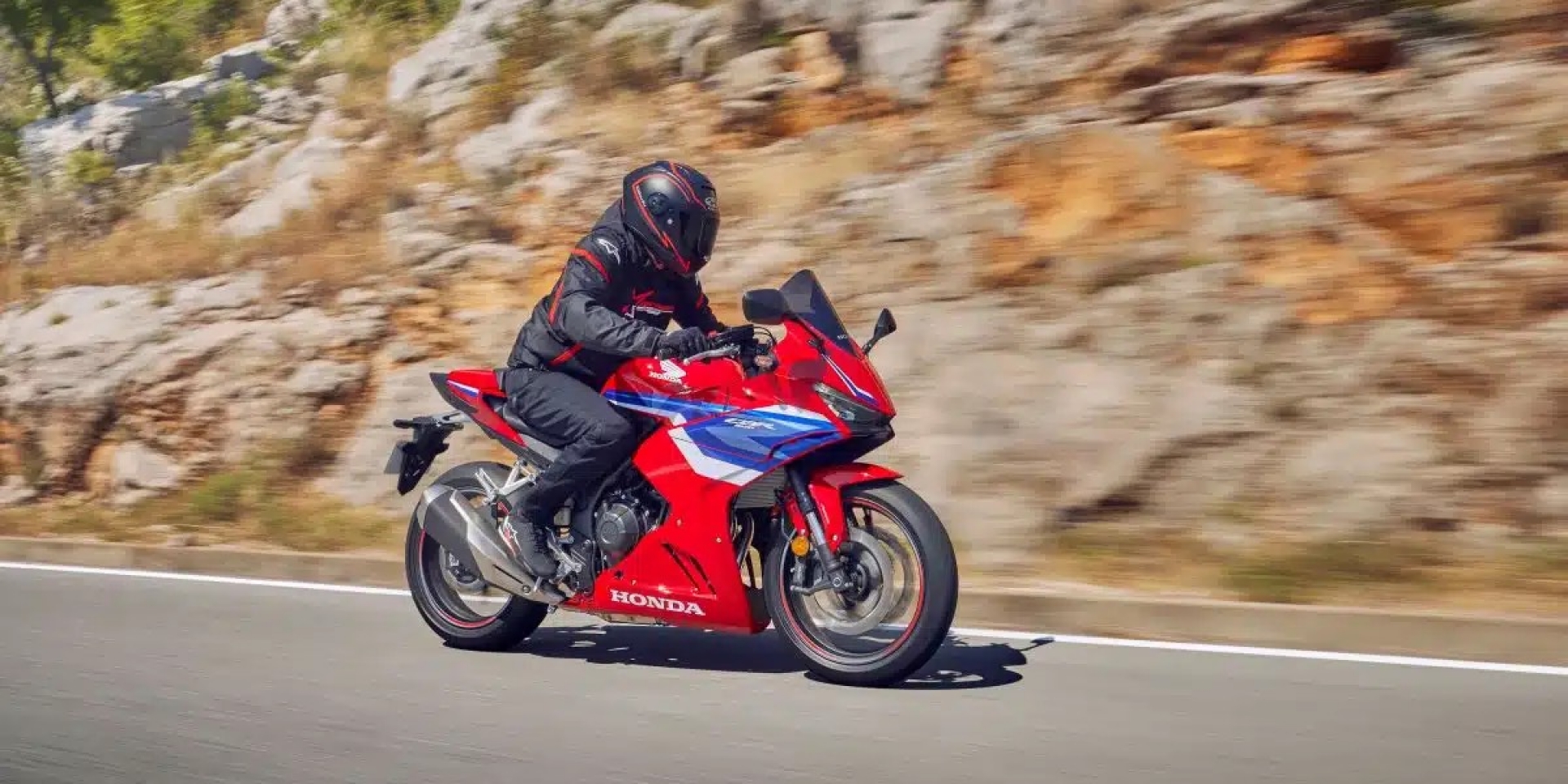 Honda CBR500R在動力表現上小幅勝出