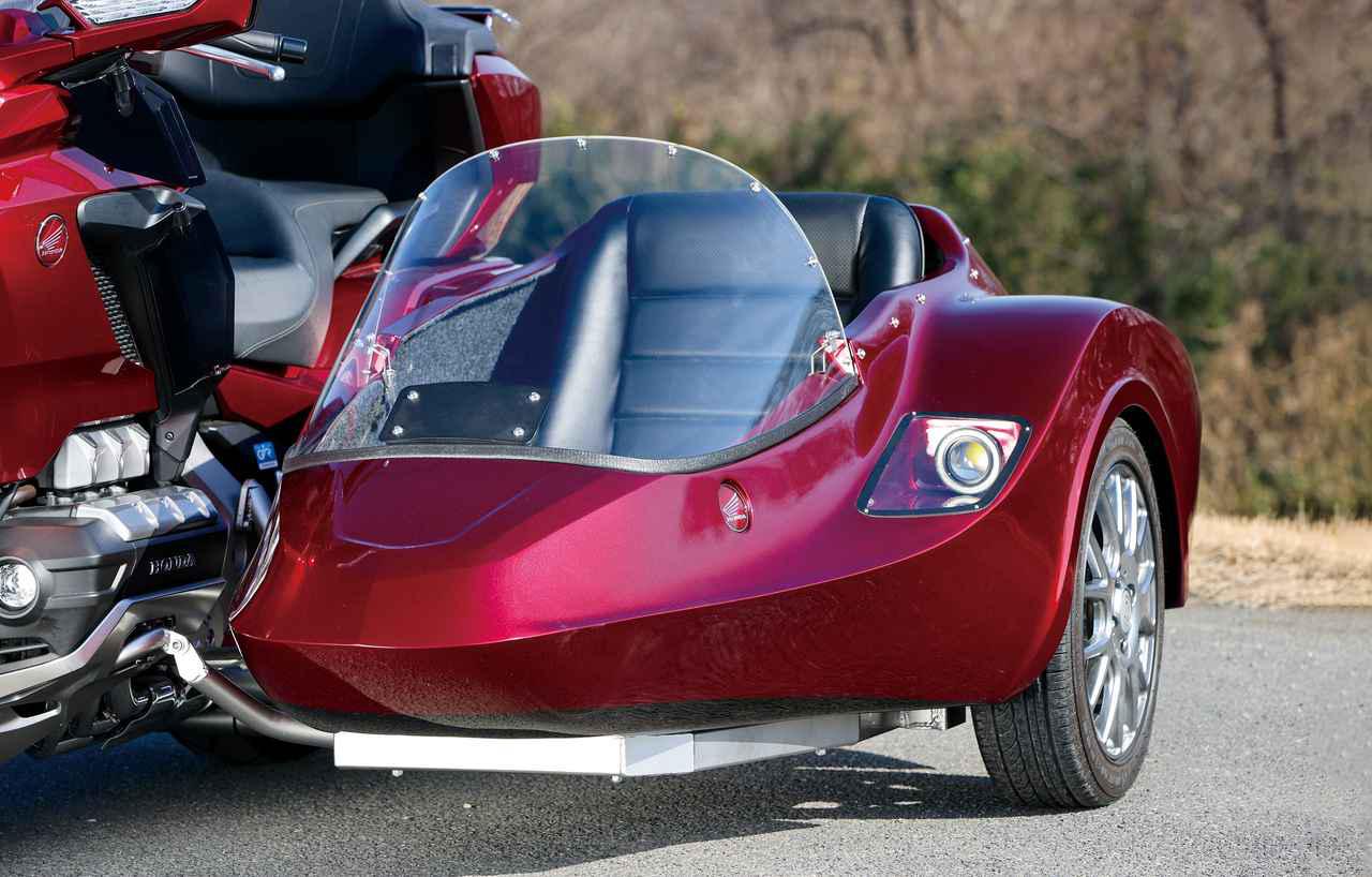 邊車車頭看起來就像是個小戰鬥機一樣帥氣