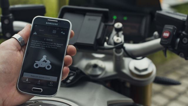 除了緊急呼叫救援，dguard 平時也能隨時監控車輛所在位置，兼具防盜功能