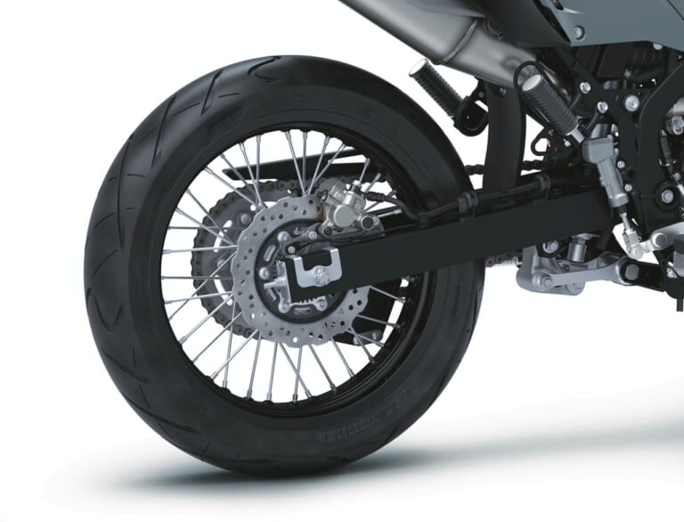 2024年式換上減重1.2公斤的後搖臂