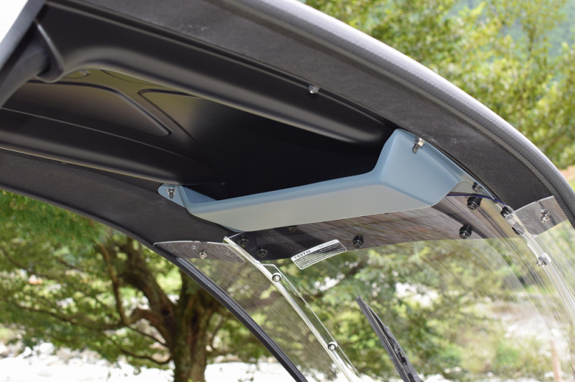 車頂還有些許置物空間