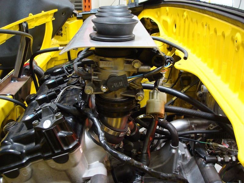 HAYABUSA龐大的直列四缸引擎，需要特殊設計的支架才能放入Beat的車身當中