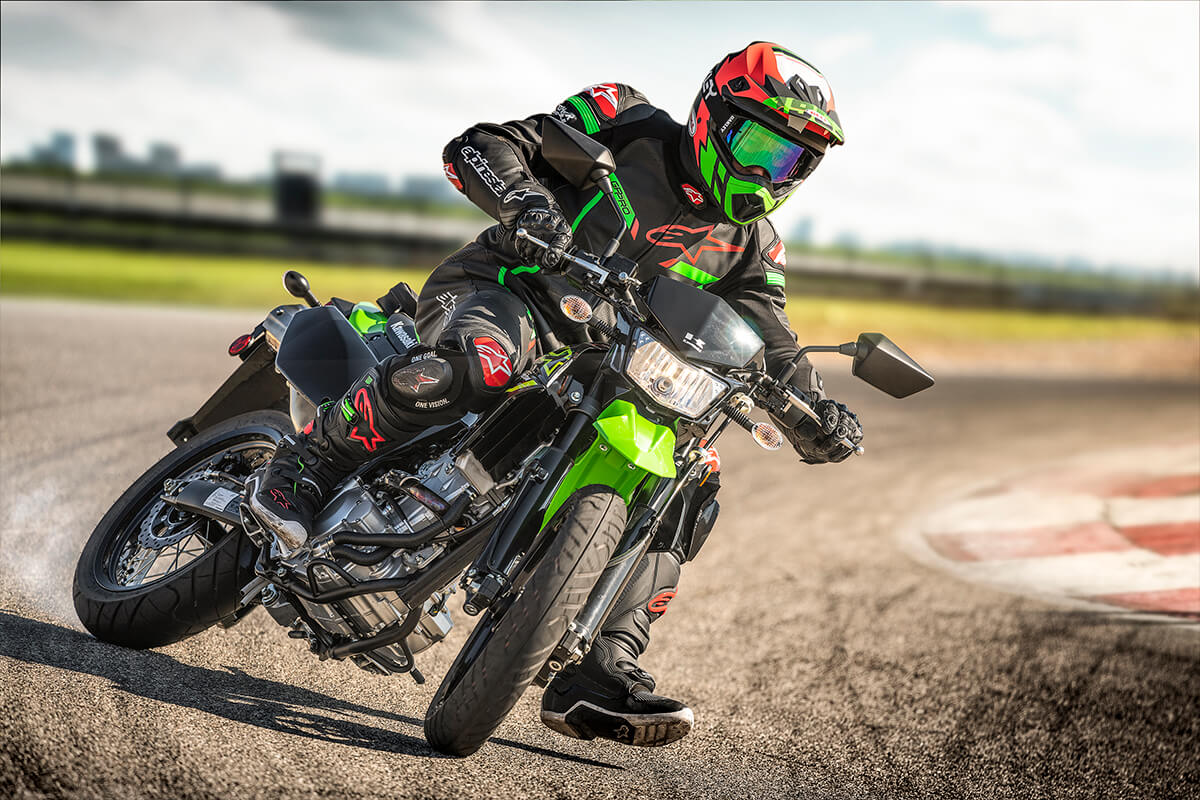 KAWASAKI帶來排量加大的KLX300/SM越野滑胎雙車