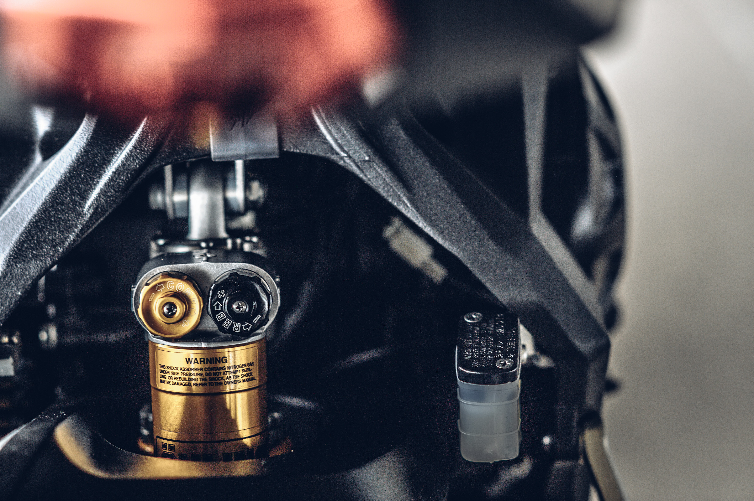 Öhlins TTX後避震