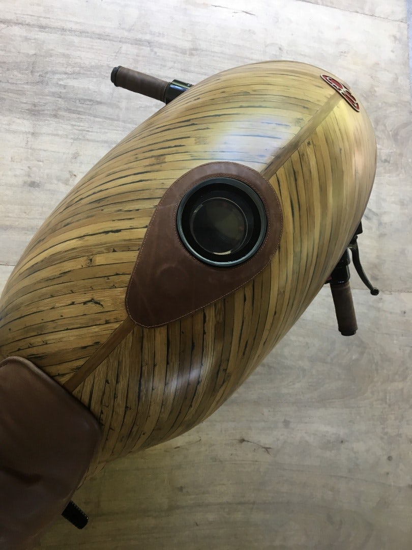 儀表的位置擺放於車輛正中央,閱讀性或許會是個大問題