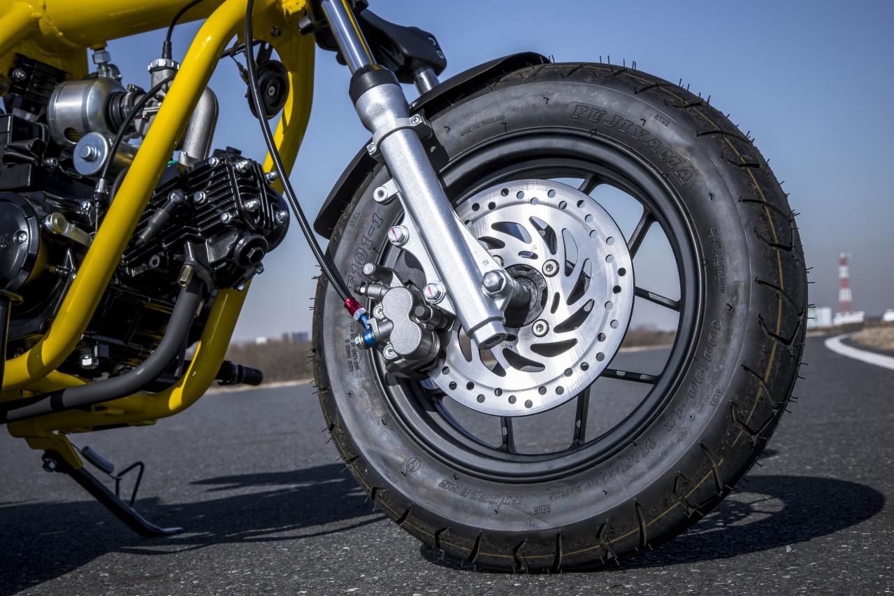 正立式前叉配單向雙活塞卡鉗