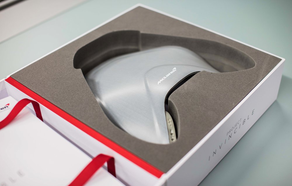 護甲本身是採用Zylon纖維，這種材質是用在F1賽車車體，為了防止車身側面穿透而此用的複合材質