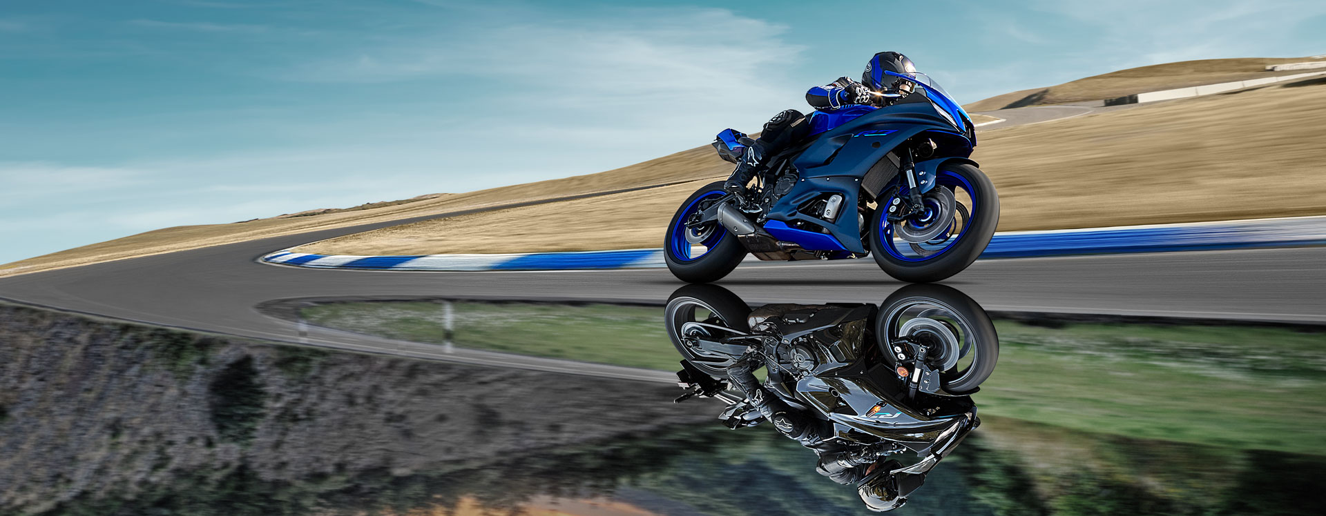 YAMAHA YZF-R7問世後立刻在全球市場上掀起一陣炫風,台灣山葉也迅速宣布導入這輛雙缸仿賽車款進入台灣市場