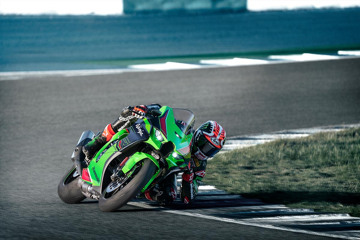 在動力及其他配備上2023 KAWASAKI NINJA ZX-10R KRT則並未有所更動