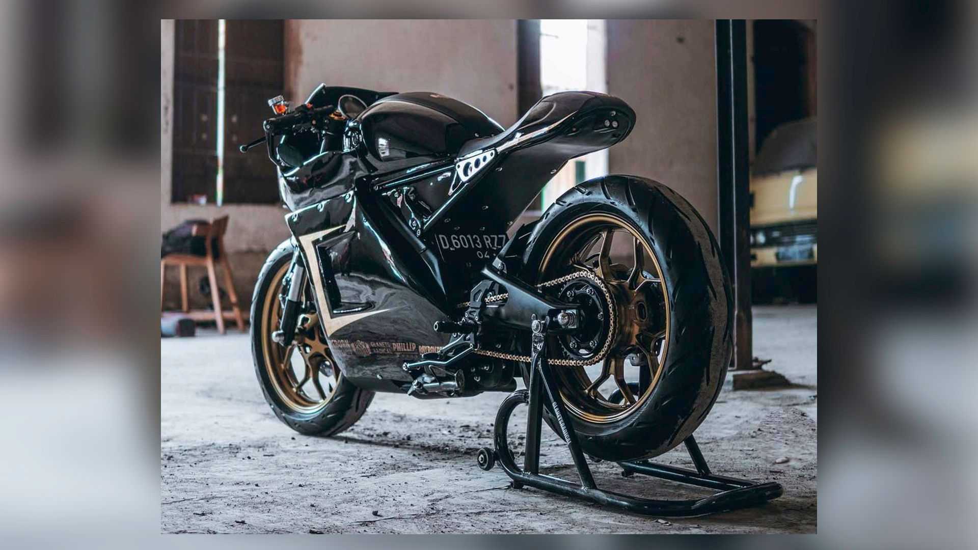 縮短副車架改造出短車尾,讓後方視覺更為俐落