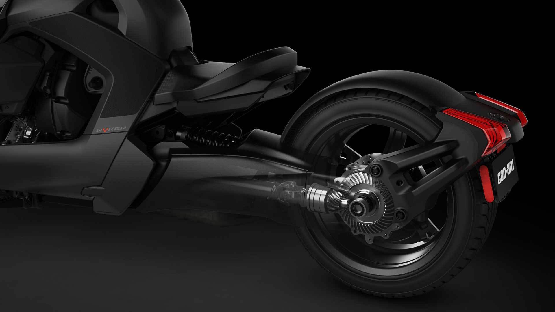 特殊的後搖臂內藏式軸傳動系統，能讓保養里程更加的延長，對於年輕的車主來說，在保養花費上可以更省荷包