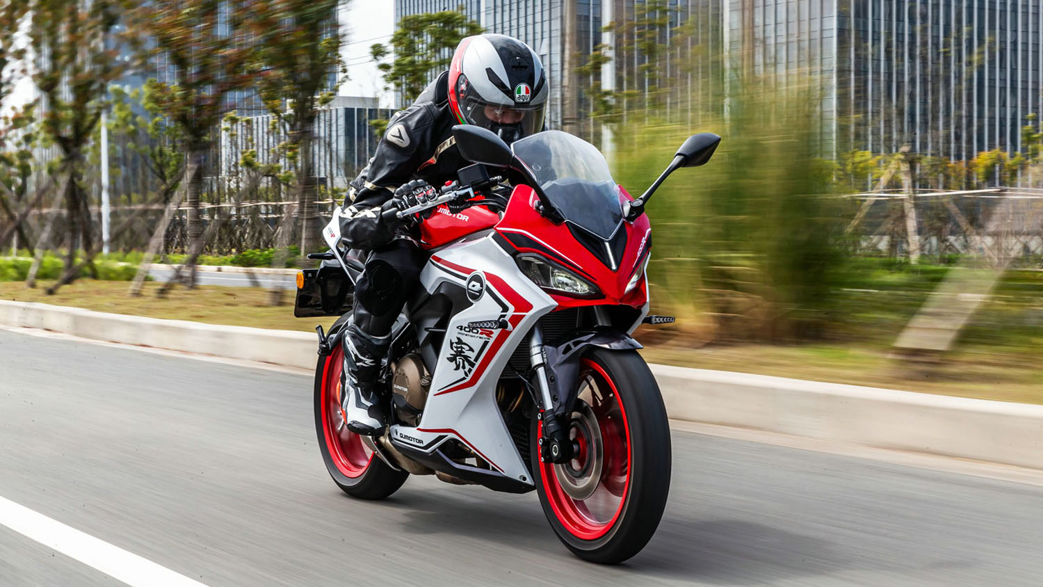 與BENELLI同公司的錢江SRK400RR
