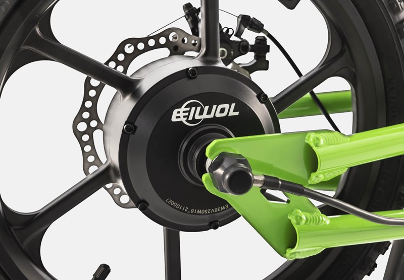 動力使用後輪轂馬達,三段動力模式,時速可達20公里,續航力150多分鐘