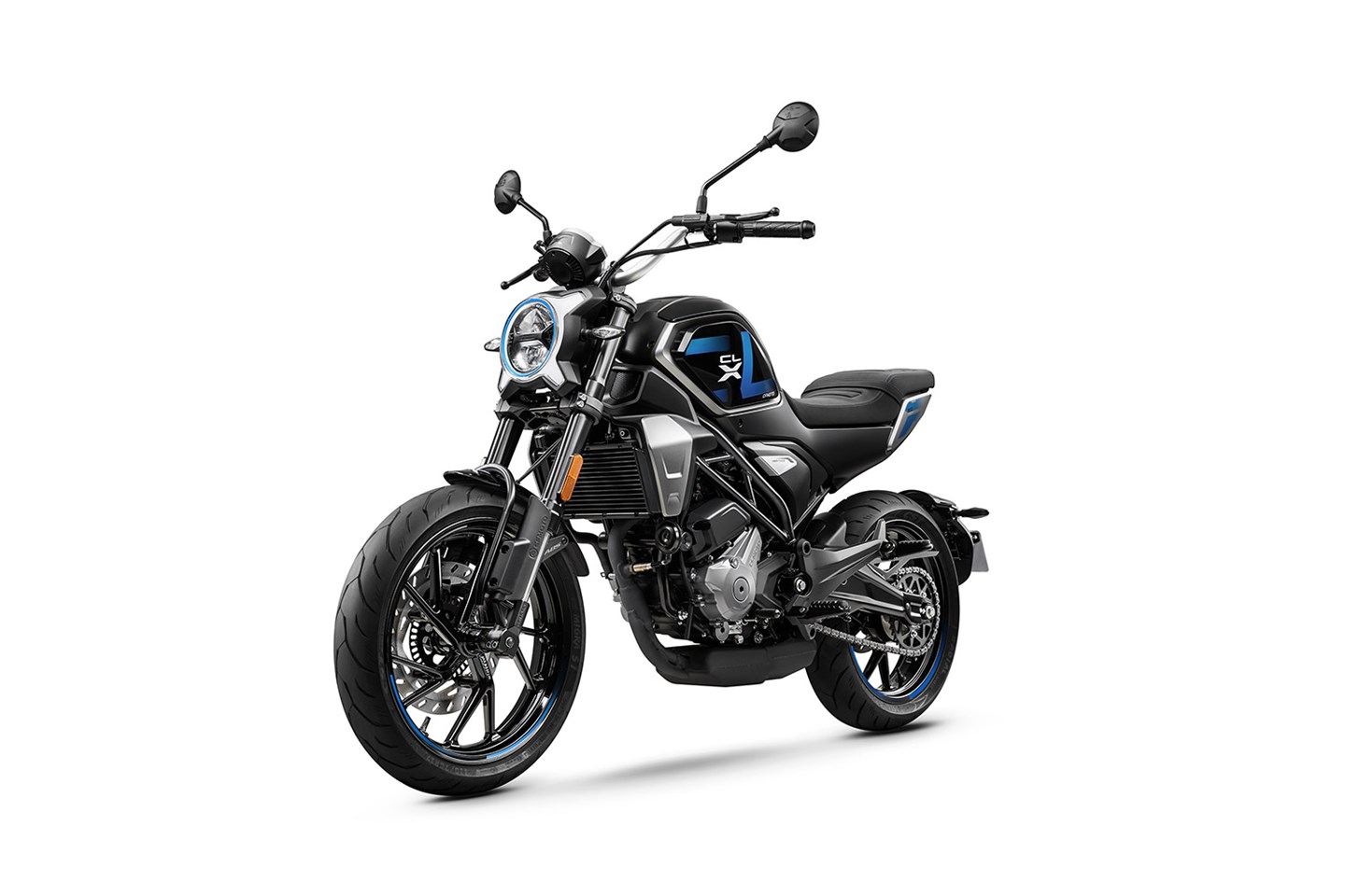 300 CL-X完全就是縮小版本的700 CL-X