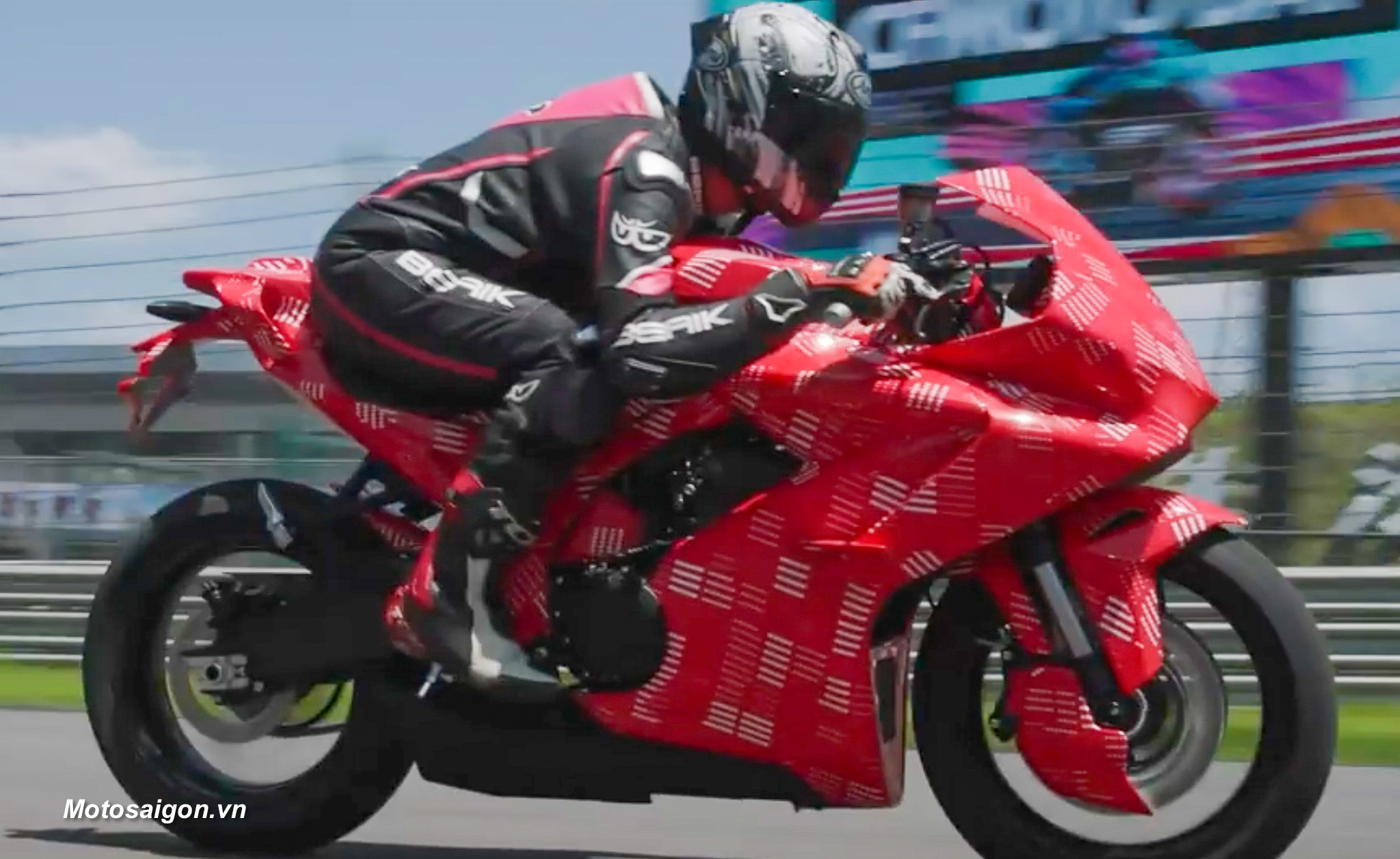 非常低趴的騎乘姿勢