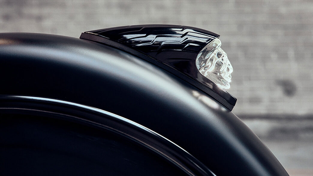 車頭土除的酋長日行燈改為黑色烤漆